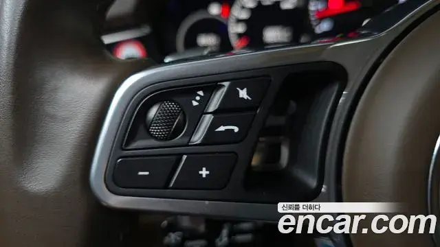 Porsche Panamera 2018 — Şəkil 12/32