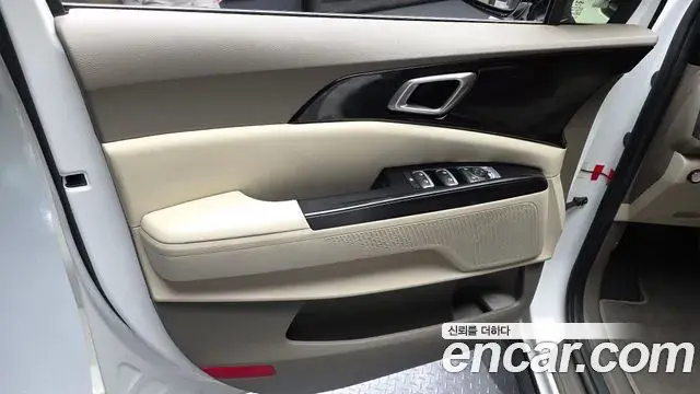 Kia Carnival 2022 — Şəkil 23/30
