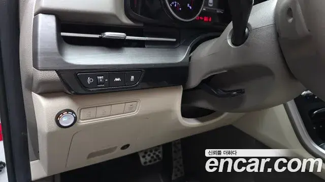 Kia Carnival 2022 — Şəkil 17/30