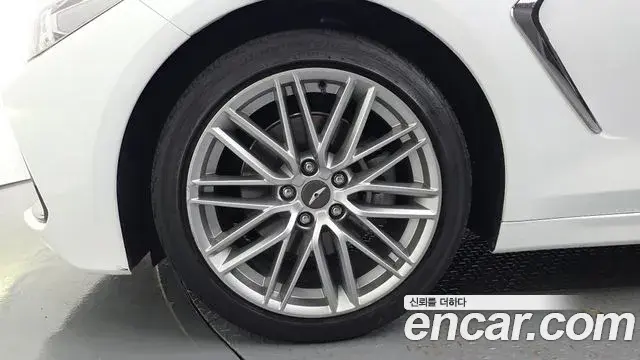 Genesis G70 2020 — Photo 30/31