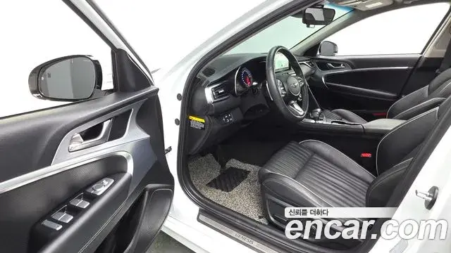Genesis G70 2020 — Photo 17/31