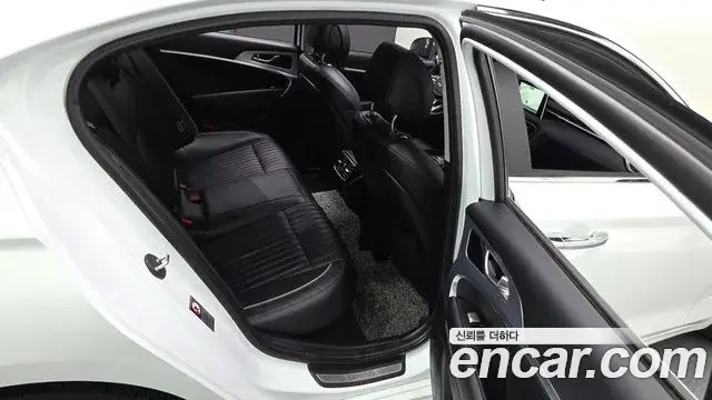 Genesis G70 2020 — Photo 31/31