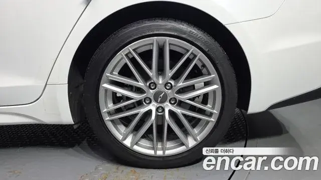 Genesis G70 2020 — Photo 9/31