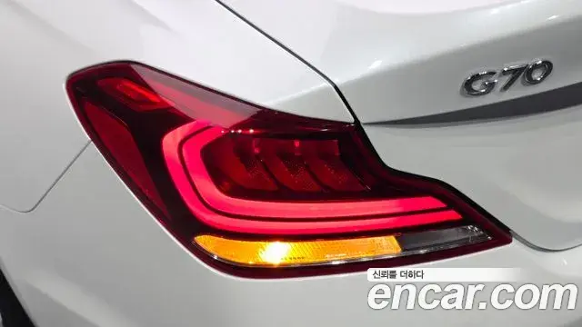 Genesis G70 2020 — Photo 14/31