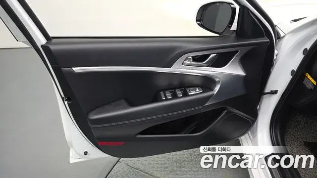 Genesis G70 2020 — Photo 12/31