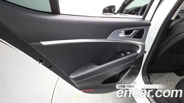 Genesis G70 2020 — Photo 21/31