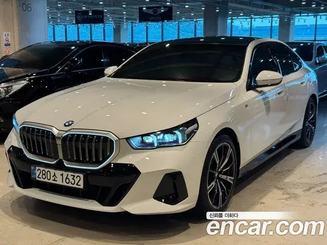 BMW 5 Series 2024 — Photo 13/16