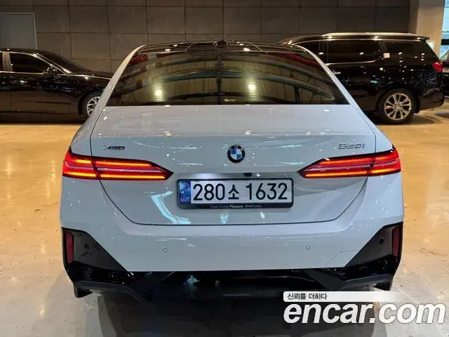 BMW 5 Series 2024 — Photo 9/16