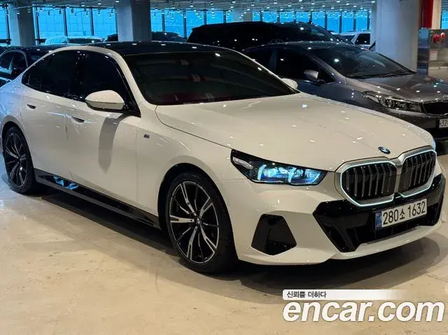 BMW 5 Series 2024 — Photo 10/16