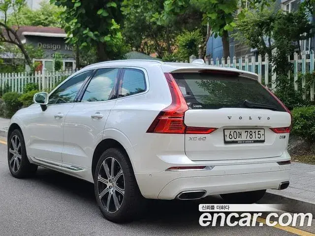 Volvo XC60 2018 — Şəkil 19/20
