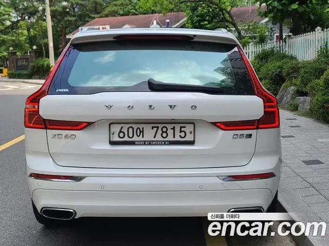 Volvo XC60 2018 — Şəkil 16/20