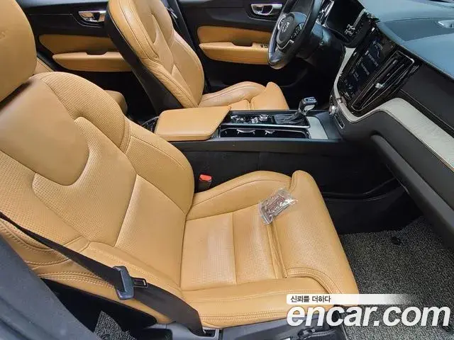 Volvo XC60 2018 — Şəkil 7/20