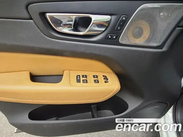 Volvo XC60 2018 — Şəkil 14/20