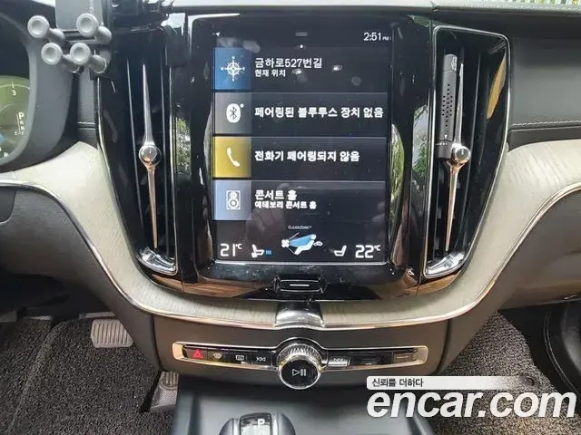 Volvo XC60 2018 — Şəkil 15/20