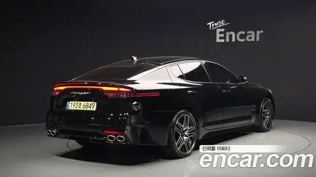 Kia Stinger 2022 — Фото 2/20