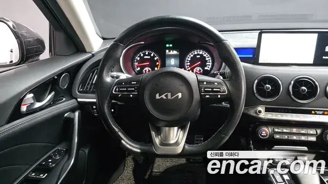 Kia Stinger 2022 — Фото 12/20