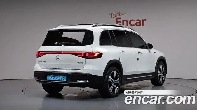 Mercedes-Benz EQB 2022 — Şəkil 32/35