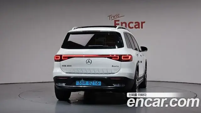 Mercedes-Benz EQB 2022 — Şəkil 31/35