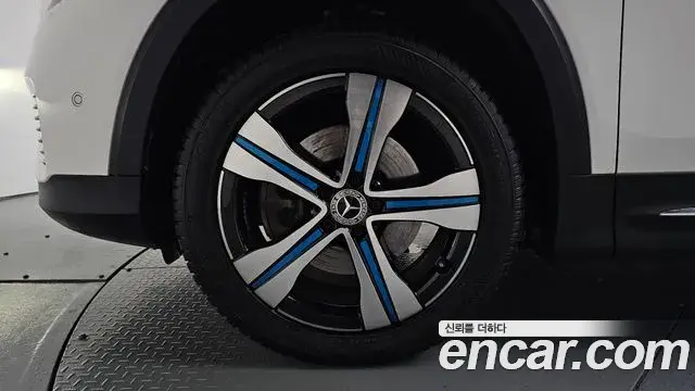 Mercedes-Benz EQB 2022 — Şəkil 15/35