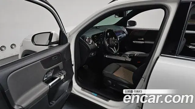 Mercedes-Benz EQB 2022 — Şəkil 10/35