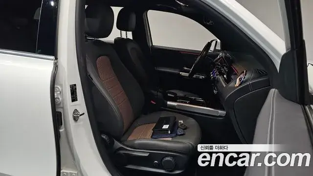 Mercedes-Benz EQB 2022 — Şəkil 27/35