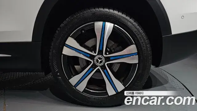 Mercedes-Benz EQB 2022 — Şəkil 29/35