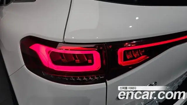 Mercedes-Benz EQB 2022 — Şəkil 18/35