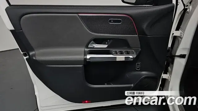 Mercedes-Benz EQB 2022 — Şəkil 20/35