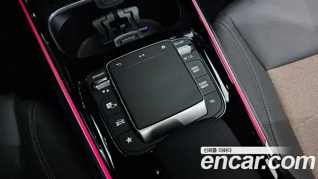 Mercedes-Benz EQB 2022 — Şəkil 28/35
