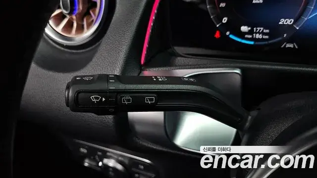 Mercedes-Benz EQB 2022 — Şəkil 34/35