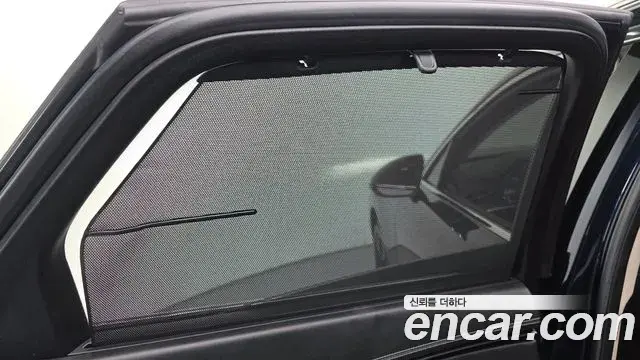 Genesis GV70 2021 — Photo 33/34