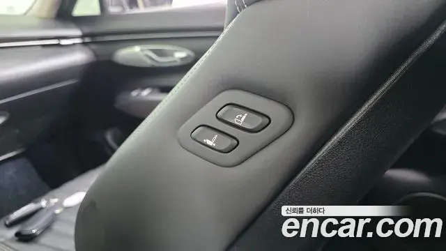 Genesis GV70 2021 — Photo 15/34