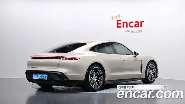 Porsche Taycan 2023 — Şəkil 15/34