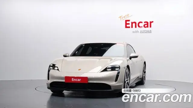 Porsche Taycan 2023 — Şəkil 9/34