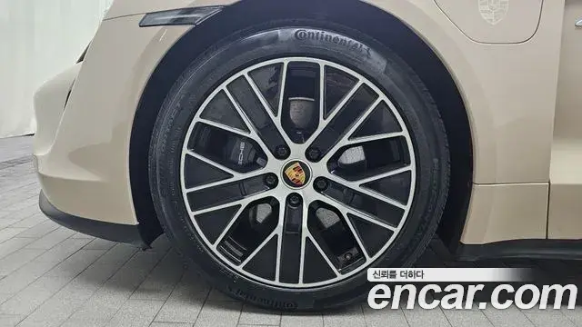 Porsche Taycan 2023 — Şəkil 32/34