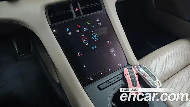 Porsche Taycan 2023 — Şəkil 33/34