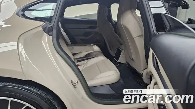 Porsche Taycan 2023 — Şəkil 16/34