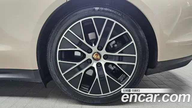 Porsche Taycan 2023 — Şəkil 2/34