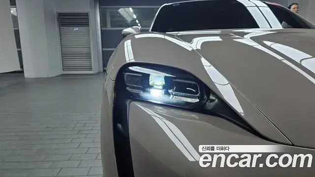 Porsche Taycan 2023 — Şəkil 22/34