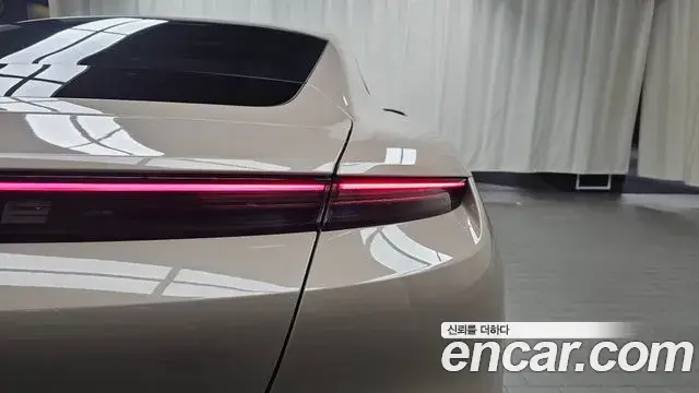 Porsche Taycan 2023 — Şəkil 13/34