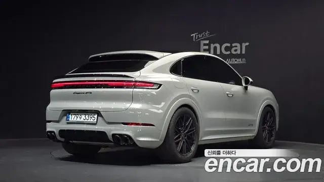 Porsche Cayenne 2025 — ფოტო 28/33