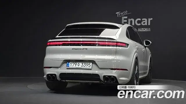 Porsche Cayenne 2025 — ფოტო 16/33