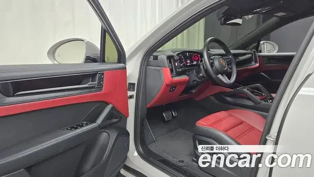 Porsche Cayenne 2025 — ფოტო 21/33