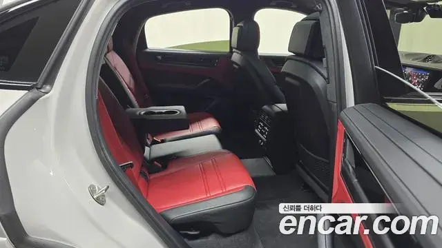 Porsche Cayenne 2025 — ფოტო 18/33