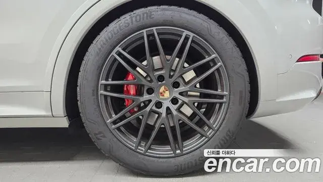 Porsche Cayenne 2025 — ფოტო 14/33
