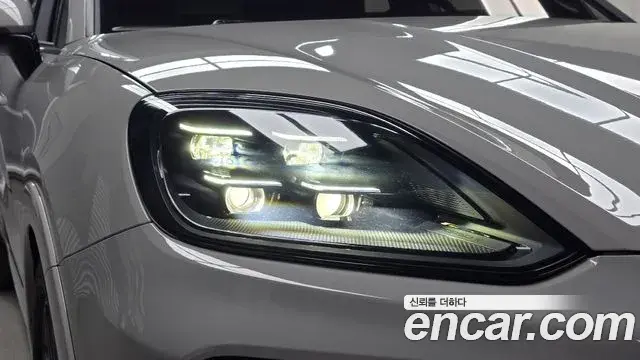 Porsche Cayenne 2025 — ფოტო 7/33
