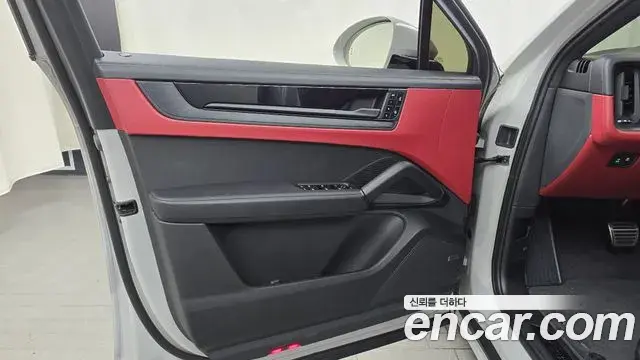 Porsche Cayenne 2025 — ფოტო 25/33