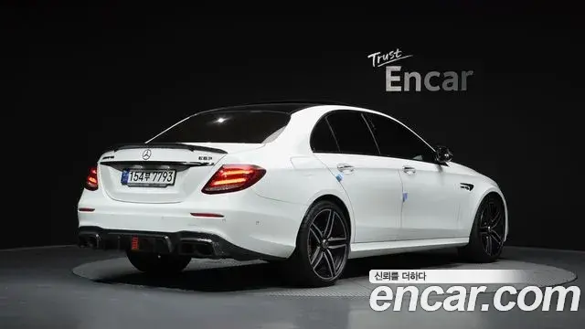 Mercedes-Benz E-Class 2019 — Photo 4/20