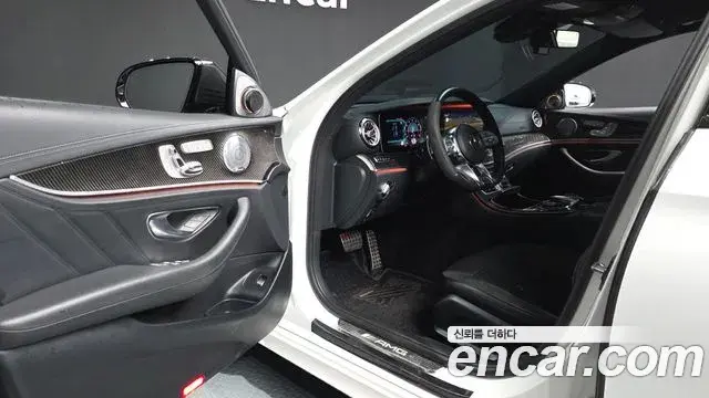 Mercedes-Benz E-Class 2019 — Photo 17/20