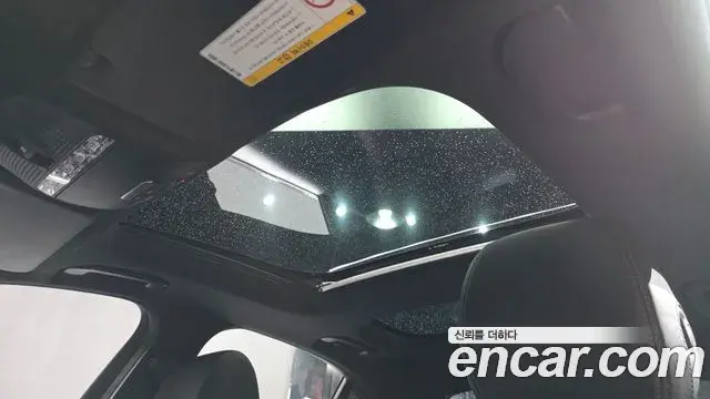 Mercedes-Benz E-Class 2019 — Photo 7/20